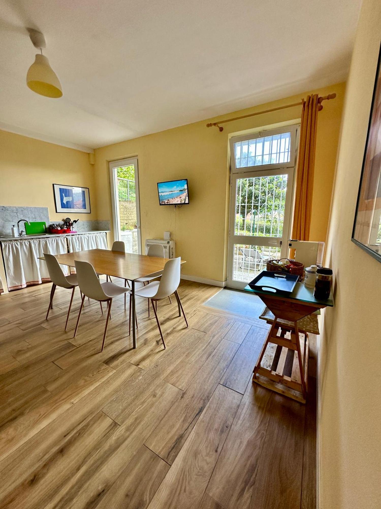 Libeccio 1 - Holiday Home & Parking 레리치 외부 사진